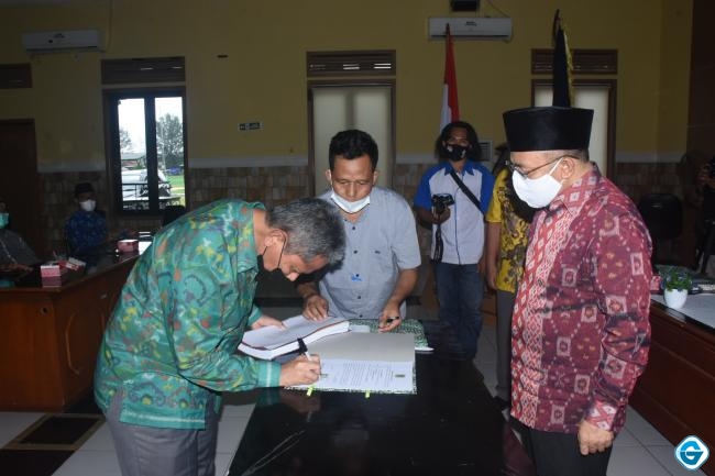 Bupati Lombok Utara Serahkan DPA 2021 kepada Pimpinan OPD